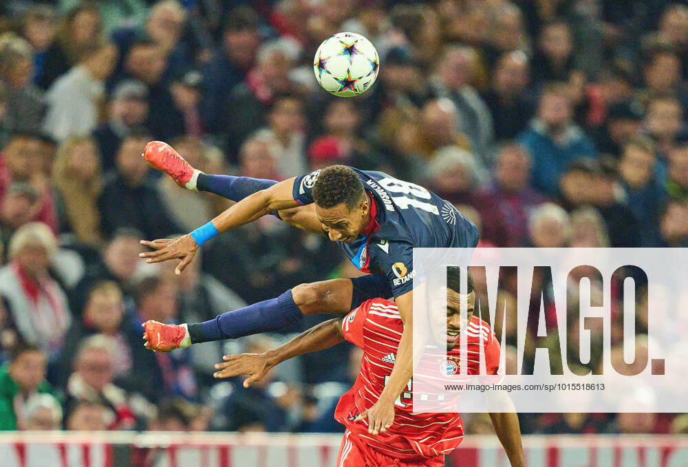KW40 Ryan Gravenberch, FCB 38 compete for the ball, tackling, duel, header, zweikampf, action, fight against Jhon Mosquera, Pilsen 18 in the match FC BAYERN MUENCHEN - FC VIKTORIA PILSEN of football UEFA Champions League, group stage, group C, match day, in season 2022 2023 in Munich, Oct 4, 2022. Gruppenphase, FCB