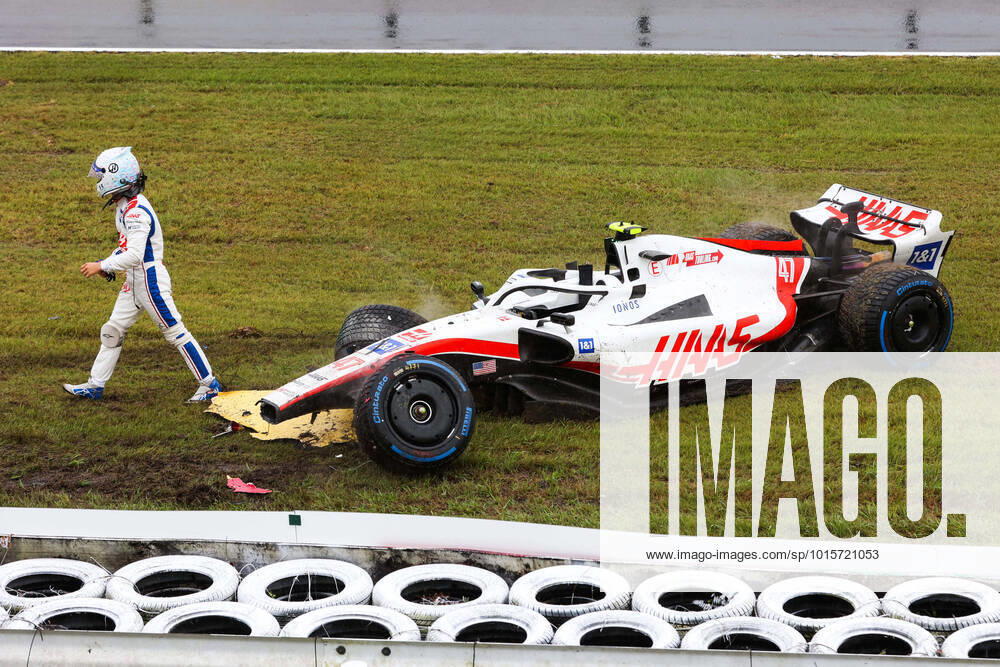 KW40 47 SCHUMACHER Mick (ger), Haas F1 Team VF-22 Ferrari, action crash, accident, during the Formula 1 Honda Japanese Grand Prix 2022, 18th round of the 2022 FIA Formula One World Championship, WM, Weltmeisterschaft from October 7 to 9, 2022 on the Suzuka International Racing Course, in Suzuka, Mie Prefecture, Japan - F1 - JAPANESE GRAND PRIX 2022 DPPI Panoramic 00122041_AV6_7636