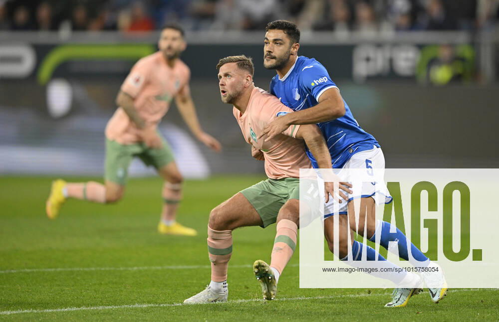 Zweikampf Ozan Kabak TSG 1899 Hoffenheim (05) gegen Niclas Fuellkrug (11) SV Werder Bremen SVW TSG 1899 Hoffenheim vs SV Werder Bremen SVW 07.10.2022 DFL REGULATIONS PROHIBIT ANY USE OF PHOTOGRAPHS AS IMAGE SEQUENCES AND OR QUASI-VIDEO TSG 1899 Hoffenheim vs SV Werder Bremen SVW
