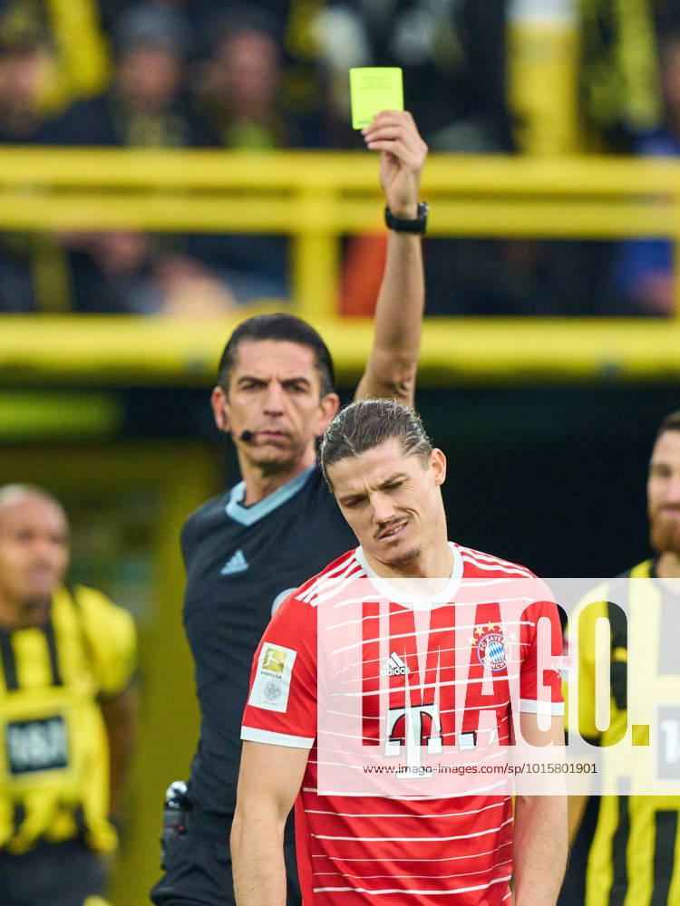 KW40 Referee Deniz Aytekin with whistle, gestures, shows, watch, individual action, Schiedsrichter, Hauptschiedsrichter, schiri, shows the Yellow Card to Marcel Sabitzer, FCB 18 in the match BORUSSIA DORTMUND - FC BAYERN MUENCHEN 1.German Football League on Oct 8, 2022 in Dortmund, Germany. Season 2022 2023, matchday 9, 1.Bundesliga, FCB, München, 9.Spieltag