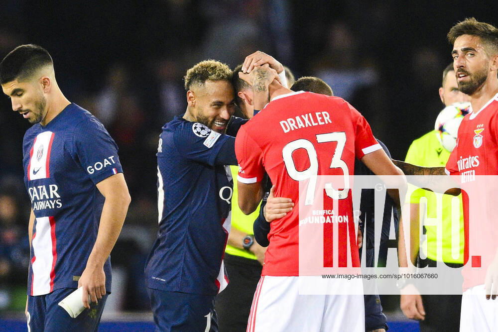 KW41 accolade entre Julian Draxler (Benfica) et Neymar Jr (PSG) en fin de match FOOTBALL : PSG vs Benfica Lisbonne - Ligue des Champions - 11 10 2022 JBAutissier Panoramic