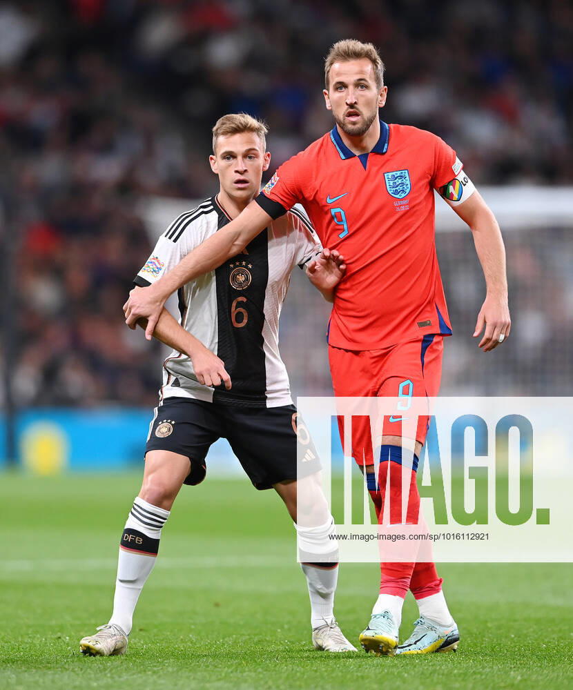 UEFA Nations League 26.09.2022 in Wembley England - Deutschland Joshua Kimmich (li, Deutschland) gegen Harry Kane (re, England)