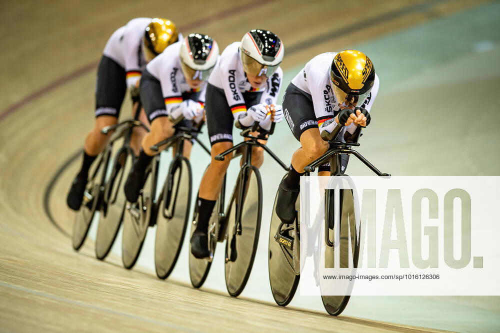 KW41 Deutschland Team Mannschaftsverfolgung UCI Track World Championships 2022 GER - Germany, Deutschland, REISSNER Lena Charlotte, TEUTENBERG Lea Lin, BRAUSSE Franziska, KRÖGER Mieke. Team Bahnrad Vierer Mannschaftsverfolgung der Frauen. Team pursuit qualifying (Qualifikation für die Mannschaftsverfolgung der Frauen) am 12. Oktober 2022. UCI Track World Championships 2022 (Bahnradsport-Weltmeisterschaften) im Velodrome National in Saint-Quentin-en-Yvelines (Montigny-le-Bretonneux Frankreich). Die 122. UCI-Bahn-Weltmeisterschaften 2022 finden vom 12. bis 16. Oktober 2022 statt.