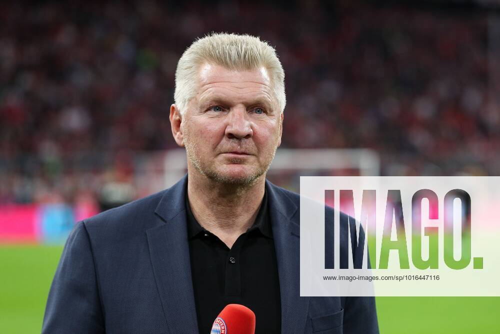 Stefan Effenberg, FC Bayern Muenchen vs. SC Freiburg, Fussball, 1. Bundesliga, 10. Spieltag, 16.10.2022 DFB regulations prohibit any use of photographs as image sequences and or quasi-video Muenchen Bayern Deutschland