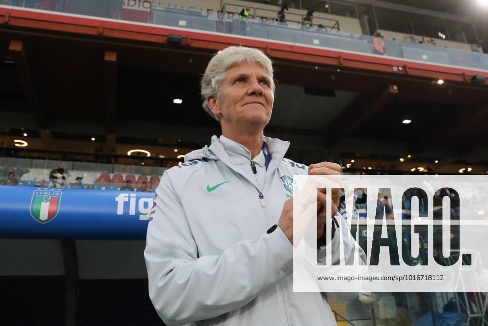 Genoa, Italy, 10th October 2022. Pia Sundhage Head coach of Brazil applauds prior to kick off in the International Friendly, Länderspiel, Nationalmannschaft match at Luigi Ferraris, Genoa. Picture credit should read: Jonathan Moscrop Sportimage . SPI-1906-0096