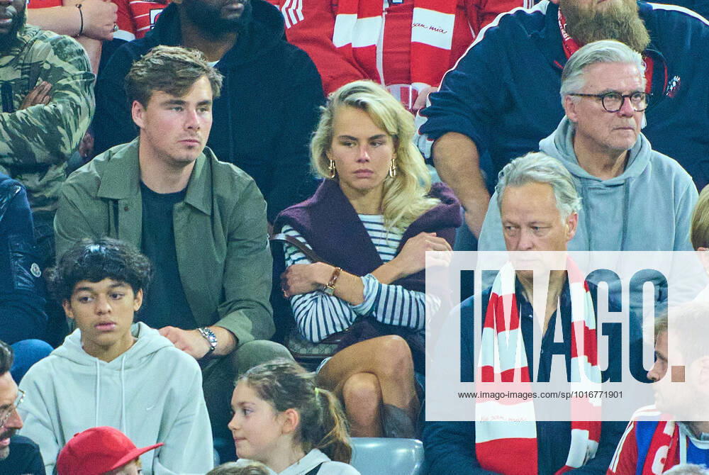 Matthijs de Ligt, FCB 4 girlfriend Annekee Molenaar, in the match FC BAYERN MÜNCHEN - SC FREIBURG 5-0 1.German Football League on Oct 16, 2022 in Munich, Germany. Season 2022 2023, matchday 10, 1.Bundesliga, FCB, München, 10.Spieltag