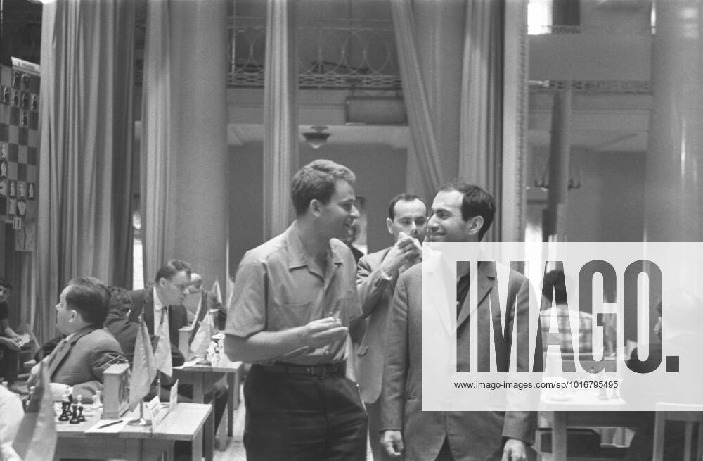 Moscow International Chess Tournament 6181858 01.01.1967 Moscow International Chess Tournament, held to mark the 50th anniversary of the Great October Socialist Revolution, at the Frunze Central House of the Soviet Army. Soviet grand chess masters Boris Spassky, left, and Mikhail Tal. Boris Kaufman Moscow Russia