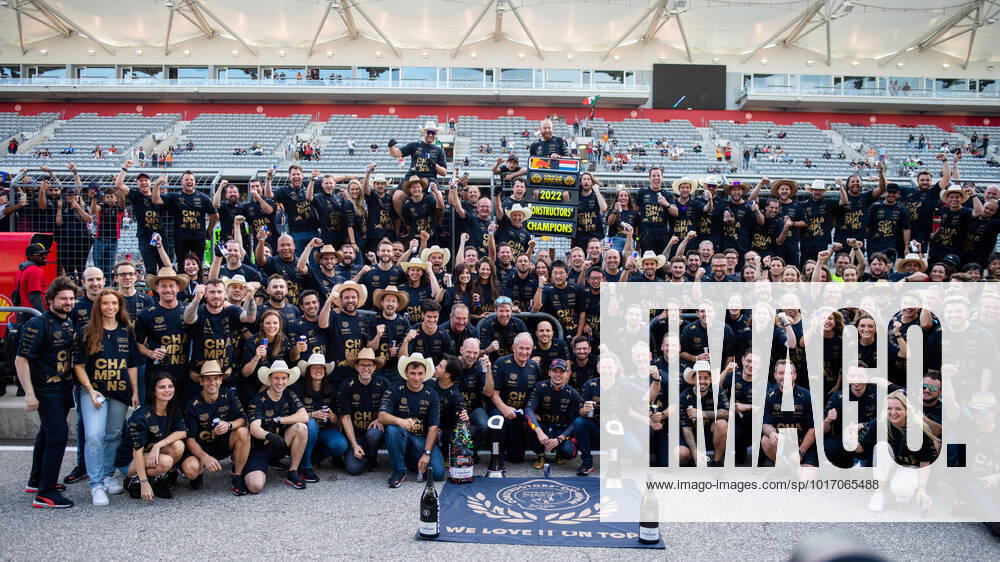 KW42 Red Bull Racing feiert einen Tag nach dem Tod von Dietrich Mateschitz (Geschaeftsfuehrer) den Gewinn der Konstrukteuersweltmeisterschaft, USA, Formel 1 Grand Prix der USA, Circuit of the Americas Austin, Rennen, 23.10.2022 USA, Formel 1 Grand Prix der USA, Circuit of the Americas Austin, Rennen, 23.10.2022 Austin