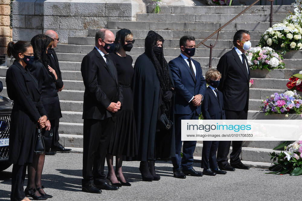 Bilder des Jahres 2020, Entertainment 06 Juni Entertainment Themen der Woche KW25 Obseques de la Baronne Elisabeth-Anne de Massy en la Cathedrale de Monaco. Funerals of Baroness Elisabeth-Anne de Massy in the Cathedral of Monaco 256649 2020-06-17 Prince Albert II (Monaco); Princesse Caroline (Monaco); Princesse Stéphanie (Monaco); Wittstock, Charlene (Princesse de Monaco)