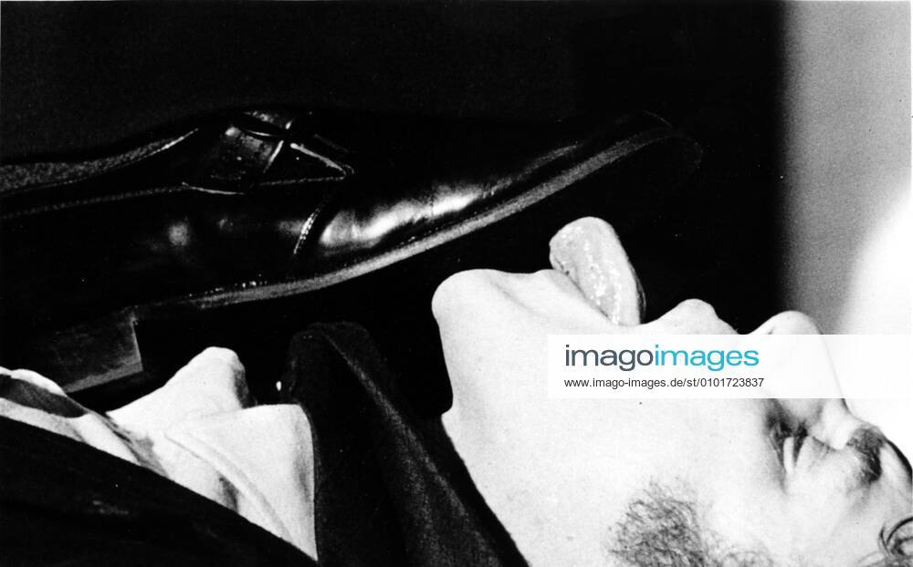 CLOCKWORK ORANGE, A CLOCKWORK ORANGE, A MALCOLM MCDOWELL PICTURE FROM THE RONALD GRANT ARCHIVE A CLOCKWORK ORANGE MALCOLM MCDOWELL Date: 1971. Strictly editorial use only in conjunction with the promotion of the film. Credit line mandatory. This image is copyright of the film company and is supplied under the terms of issue as film still. No commercial or book cover use permitted without prior consent from the film company. Mandatory credit line: Image courtesy WARNER Ronald Grant Archive Mary Evans