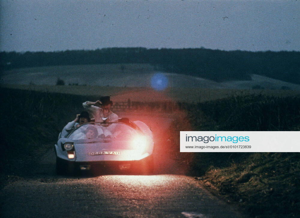 CLOCKWORK ORANGE,A CLOCKWORK ORANGE,A MALCOLM McDOWELL AS ALEX, AND HIS GANG ROAR THROUGH THE COUNTRY LANES IN THE DURANGO 95 PICTURE FROM THE RONALD GRANT ARCHIVE A CLOCKWORK ORANGE MALCOLM MCDOWELL Date: 1971. Strictly editorial use only in conjunction with the promotion of the film. Credit line mandatory. This image is copyright of the film company and is supplied under the terms of issue as film still. No commercial or book cover use permitted without prior consent from the film company. Mandatory credit line: Image courtesy WARNER Ronald Grant Archive Mary Evans