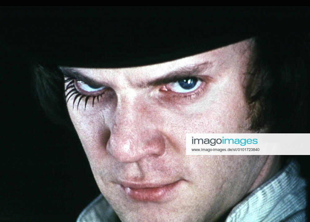 A CLOCKWORK ORANGE A CLOCKWORK ORANGE MALCOLM McDOWELL A CLOCKWORK ORANGE Date: 1971. Strictly editorial use only in conjunction with the promotion of the film. Credit line mandatory. This image is copyright of the film company and is supplied under the terms of issue as film still. No commercial or book cover use permitted without prior consent from the film company. Mandatory credit line: Image courtesy WARNER BROS Ronald Grant Archive Mary Evans