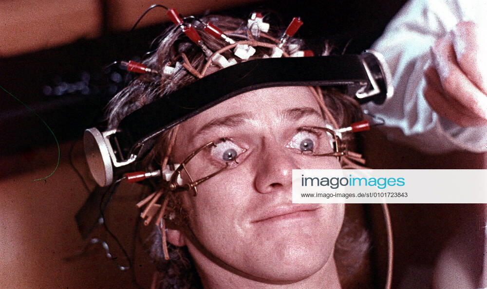 A CLOCKWORK ORANGE A CLOCKWORK ORANGE MALCOLM McDOWELL Date: 1971. Strictly editorial use only in conjunction with the promotion of the film. Credit line mandatory. This image is copyright of the film company and is supplied under the terms of issue as film still. No commercial or book cover use permitted without prior consent from the film company. Mandatory credit line: Image courtesy HAWK FILMS POLARIS PRODUCTIONS WARNER BROS Ronald Grant Archive Mary Evans