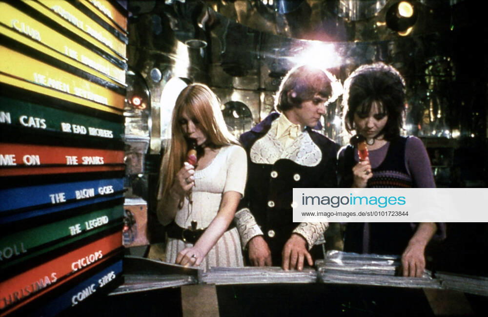 A CLOCKWORK ORANGE A CLOCKWORK ORANGE GILLIAN HILLS, MALCOLM MCDOWELL, BARBARA SCOTT Date: 1971. Strictly editorial use only in conjunction with the promotion of the film. Credit line mandatory. This image is copyright of the film company and is supplied under the terms of issue as film still. No commercial or book cover use permitted without prior consent from the film company. Mandatory credit line: Image courtesy WARNER BROS Ronald Grant Archive Mary Evans