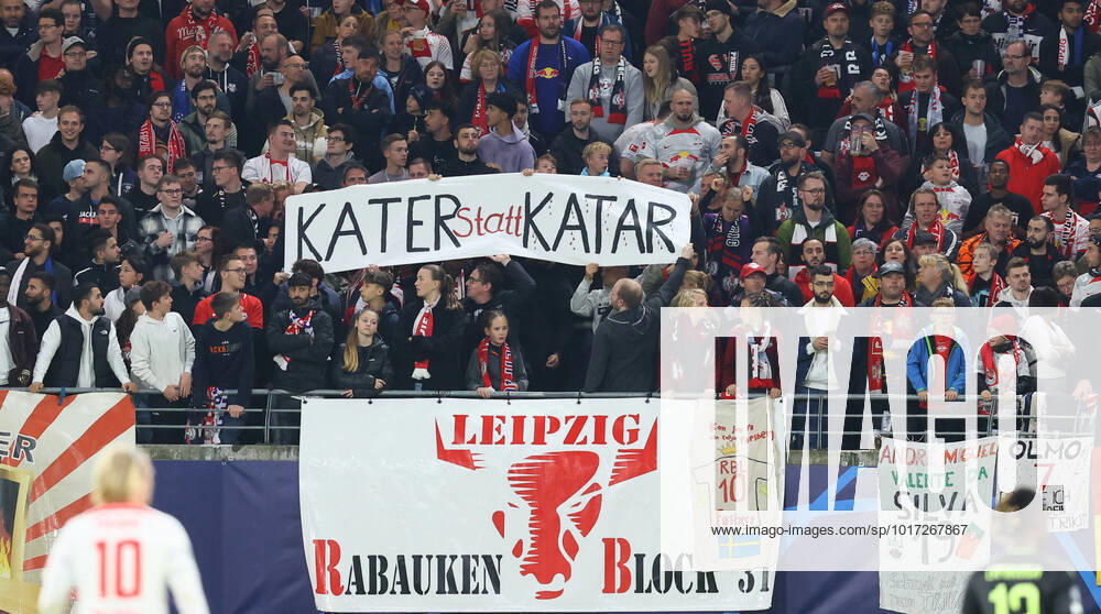KW43 RB Leipzig - Real Madrid 25.10.2022 Leipzig, 25.10.2022, Red Bull Arena, UEFA Champions League, Gr. F, Spieltag 5 , RB Leipzig (GER) vs. Real Madrid (ESP) , Im Bild: Fans von RB Leipzig. KATER statt KATAR. Protest gegen die bevorstehende WM in Katar. ,