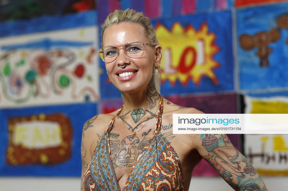 Miss Sugar bei der Scheckübergabe an das Kinderprojekt Die Arche . Köln