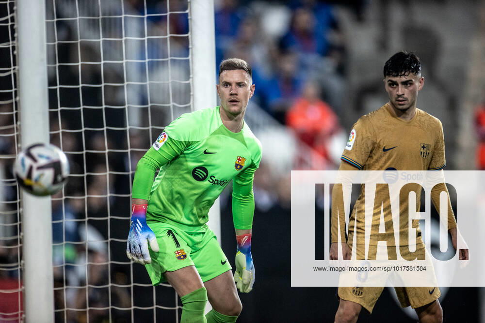Valencia vs Barcelona Stegen and gonzalez (Barcelona) in action during the game against Valencia valid for La Liga at the Mestalla stadium, in Valencia, today October 29, 2022.