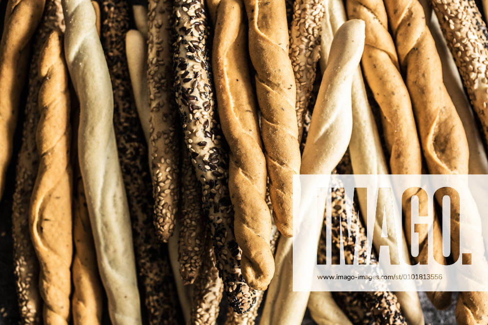 IMAGO Creative: Food, Mohn Heap of four different kinds of Italian grissini breadsticks GIOF08249