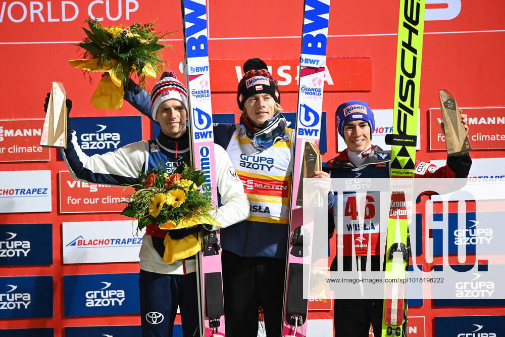 KW44 Ski jumping, Skispringen, Ski, nordisch - FIS WC Wisla WISLA,POLAND,05.NOV.22 - NORDIC SKIING, SKI JUMPING - FIS World Cup, large hill, men, award ceremony. Image shows the rejoicing of Halvor Egner Granerud (NOR), Dawid Kubacki (POL) and Stefan Kraft (AUT). GEPAxpictures xWrofoto Ha