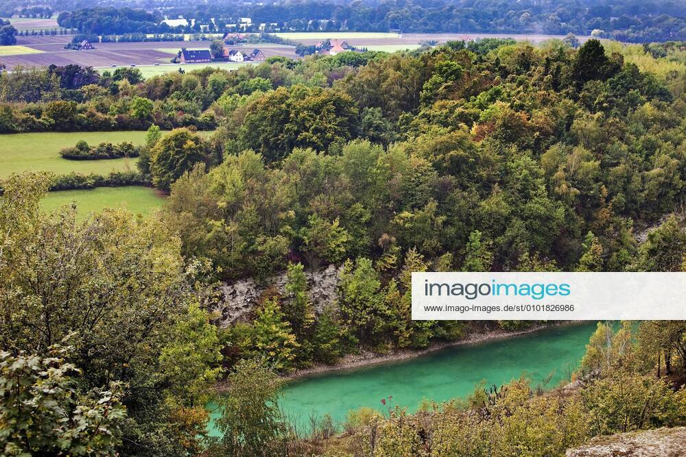 Canyon im Naturschutzgebiet Steinbruch im Kleefeld, Deutschland, Nordrhein-Westfalen, Tecklenburger Land, Lengerich Canyon within the nature reserve quarry in the clover field, Germany, North Rhine-Westphalia, Tecklenburger Land, Lengerich BLWS620576