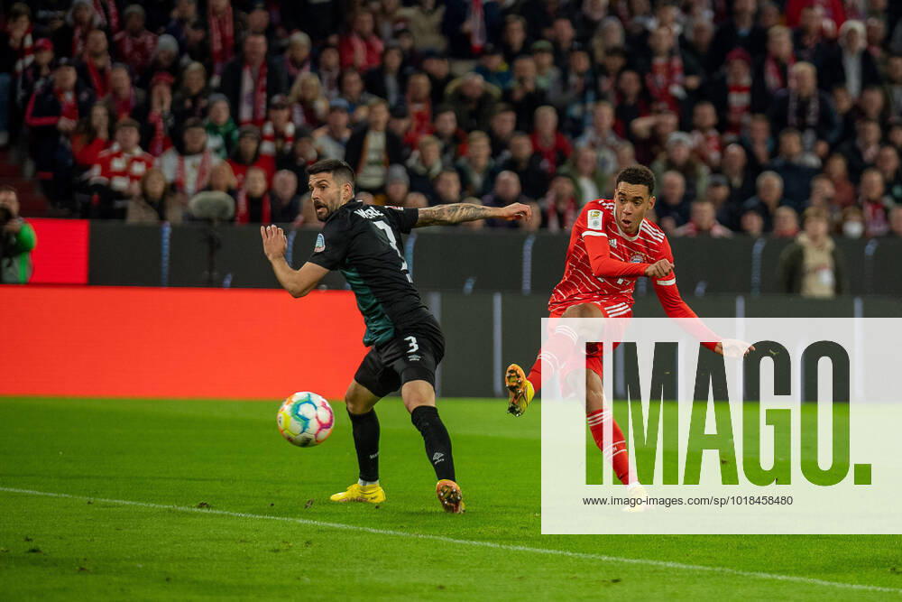Bilder des Jahres, Sport 11 November Tor zum 1:0 in der 6. Minute durch Jamal Musiala (FC Bayern Muenchen, 42), GER, FC Bayern Muenchen (FCB) vs. SV Werder Bremen (SVW), Fussball, Bundesliga, 14. Spieltag, Spielzeit 2022 2023, 08.11.2022, DFB DFL regulations prohibit any use of photographs as image sequences and or quasi-video., GER, FC Bayern Muenchen (FCB) vs. SV Werder Bremen (SVW), Fussball, Bundesliga, 14. Spieltag, Spielzeit 2022 2023, 08.11.2022 Muenchen