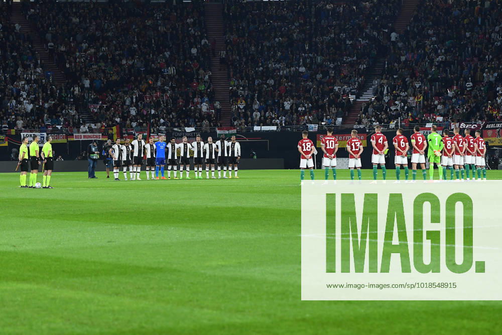 Fußball UEFA Nations League Deutschland - Ungarn am 23.09.2022 in der Red Bull Arena in Leipzig Schweigeminute Trauerminute für den verstorbenen Uwe Seeler DFB regulations prohibit any use of photographs as image sequences and or quasi-video.
