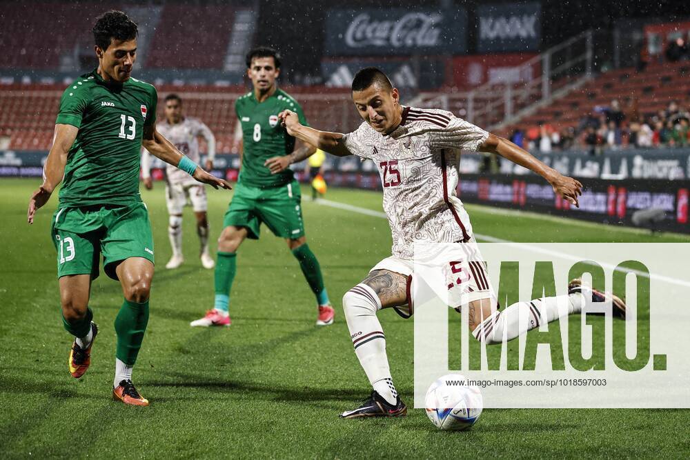 Seleccion Mexicana 2022 Mexico 4-0 Irak (L-R), Ahmad Abd Al Hussain of Iraq and Roberto Alvarado of Mexico during the game Mexico (Mexican national team, Nationalteam vs Iraq, friendly match of preparation prior to the start of the FIFA World Cup, WM, Weltmeisterschaft, Fussball Qatar 2022, at Montilivi Municipal Stadium, on November 9, 2022. <br><br> (I-D), Ahmad Abd Al Hussain de Irak y Roberto Alvarado de Mexico durante el partido Mexico (Seleccion Nacional Mexicana) vs Irak,amistoso de preparacion previo al inicio de la Copa Mundial de la FIFA Qatar 2022, en el Estadio Municipal de Montilivi, el 9 de noviembre de 2022. GIRONA ESPANA ESPANA