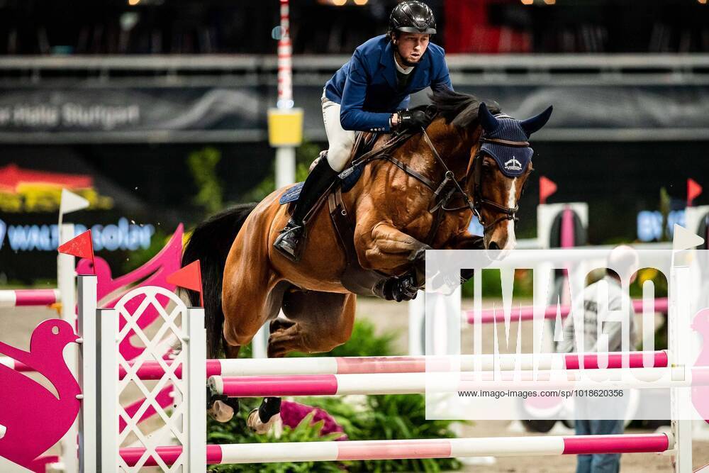 KW45 Martin Fuchs mit 129 Rahmannshof Upgrade 1. Preis der Bardusch GmbH Co KG Eroeffnungsspringpruefung International GER, Stuttgart German Masters 2022, 36. internationales Reitturnier, 10.11.2022, Photo: Eibner Roger Buerke Stuttgart German Masters 2022, 36. internationales Reitturnier, 10.11.2022 Stuttgart
