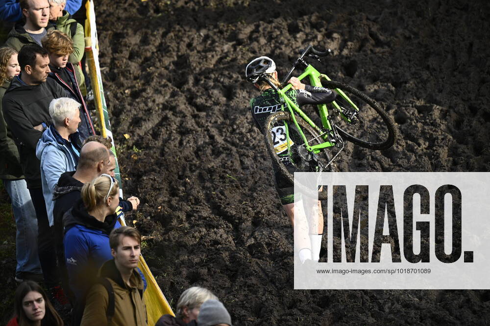 KW45 British Cat Ferguson pictured in action during the women s elite race at the Jaarmarktcross cyclocross cycling event in Niel, race 2 8 of the Superprestige competition, Friday 11 November 2022. JASPERxJACOBS x49455702x