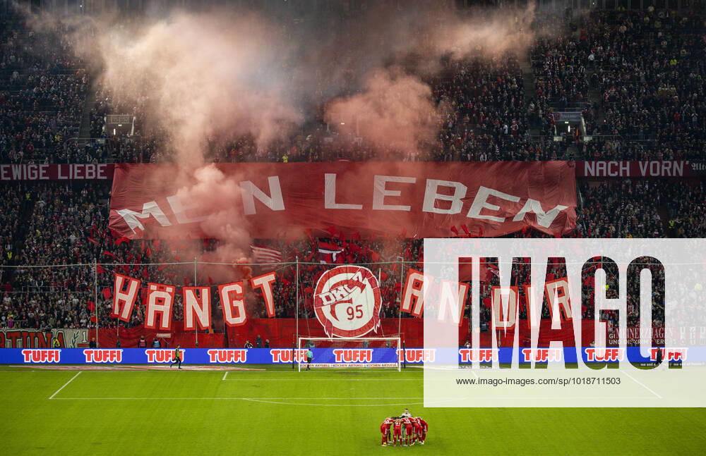 Düsseldorf Choreo von F95 Spruchband: Mein Leben hängt an dir Fortuna Düsseldorf - 1. FC Kaiserslautern Fussball; Saison 2022 23 Foto: Moritz Müller