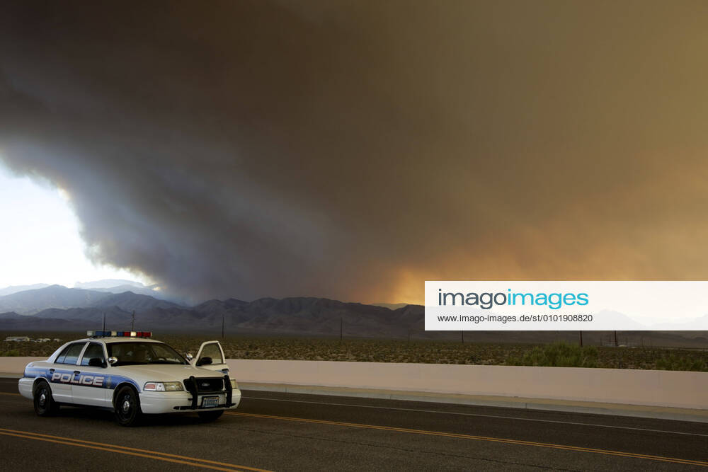 KW26 USA, Buschbrände in Nevada Mount Charleston, NV - June, 28, 2020: Mahogany Fire viewed from Kyle Canyon exit and Interstate 95, at this time it was approximately 200 acres on June 28, 2020 in Mount Charleston, Nevada. Credit: Peter Noble The Photo Access USA - 2020 - Mahogany Fire in Mount Charleston