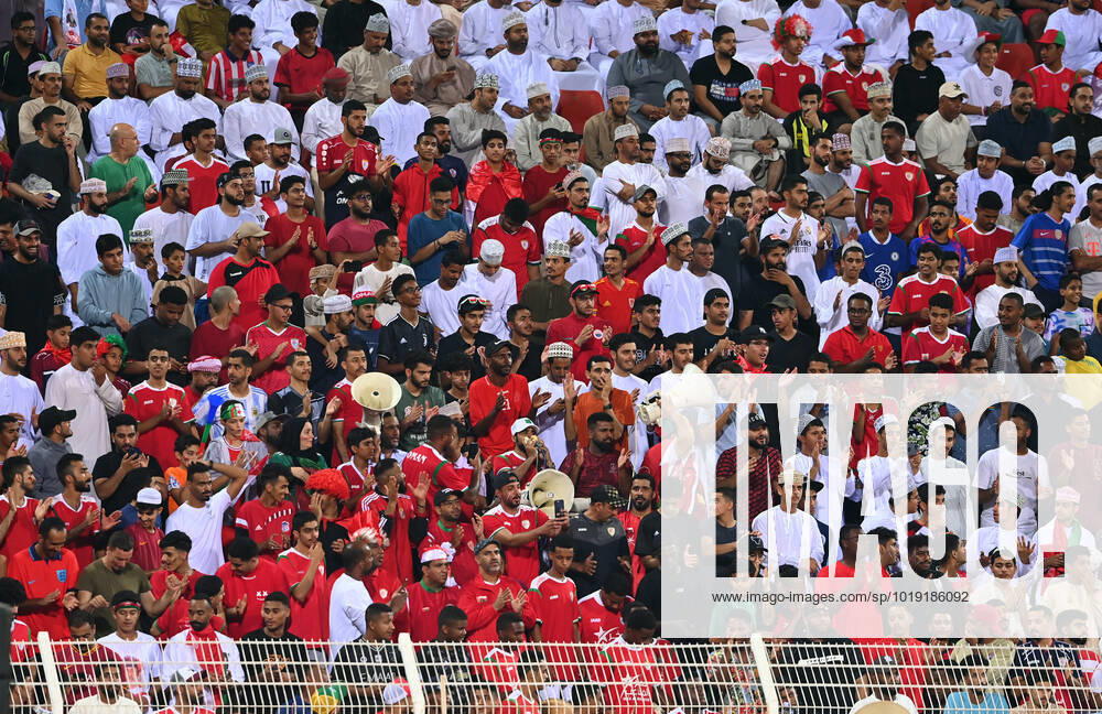FUSSBALL WM 2022 Testspiel im Oman 16.11.2022 Oman - Deutschland: Fans Omar auf der Tribuene