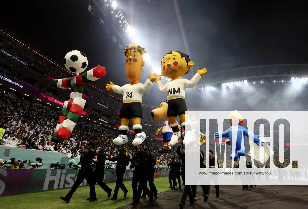 KW46 (221120) -- AL KHOR, Nov. 20, 2022 -- Mascots of previous World Cups are seen during the opening ceremony before the Group A match between Qatar and Ecuador at the 2022 FIFA World Cup, WM, Weltmeisterschaft, Fussball at Al Bayt Stadium in Al Khor, Qatar, on Nov. 20, 2022. ) (SP)QATAR-AL KHOR-2022 WORLD CUP-GROUP A-OPENING CEREMONY LanxHongguang