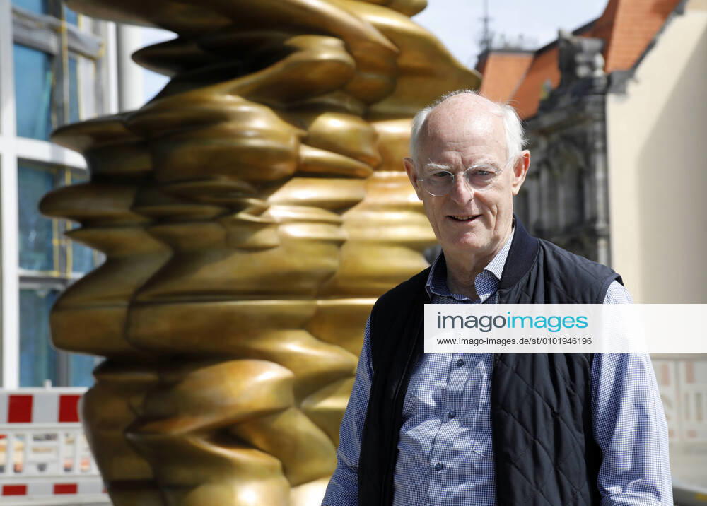 Künstler Tony Cragg, Deutschland, Berlin, Marie-Elisabeth-Lüders-Haus, Terrasse Luisenstraße, Einweihung der Skulptur Werdendes von Tony Cragg