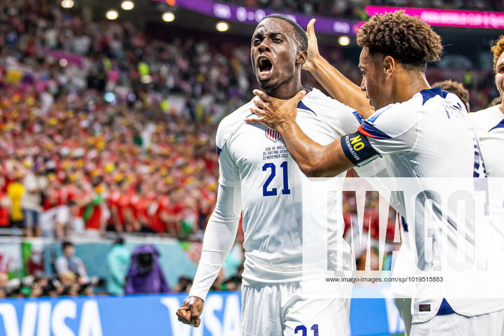 DOHA, KATAR, AHMAD BIN ALI STADIUM, PILKA NOZNA MISTRZOSTWA SWIATA W PILCE NOZNEJ KATAR 2022 ( FIFA World Cup, WM, Weltmeisterschaft, Fussball QATAR 2022 ) MECZ USA - WALIA GAME USA - WALES NZ TIMOTHY WEAH BRAMKA RADOSC GOL GOAL FOTO LUKASZ SKWIOT CYFRASPORT NEWSPIX.PL --- Newspix.pl POLAND OUT! 20221121CSLS162
