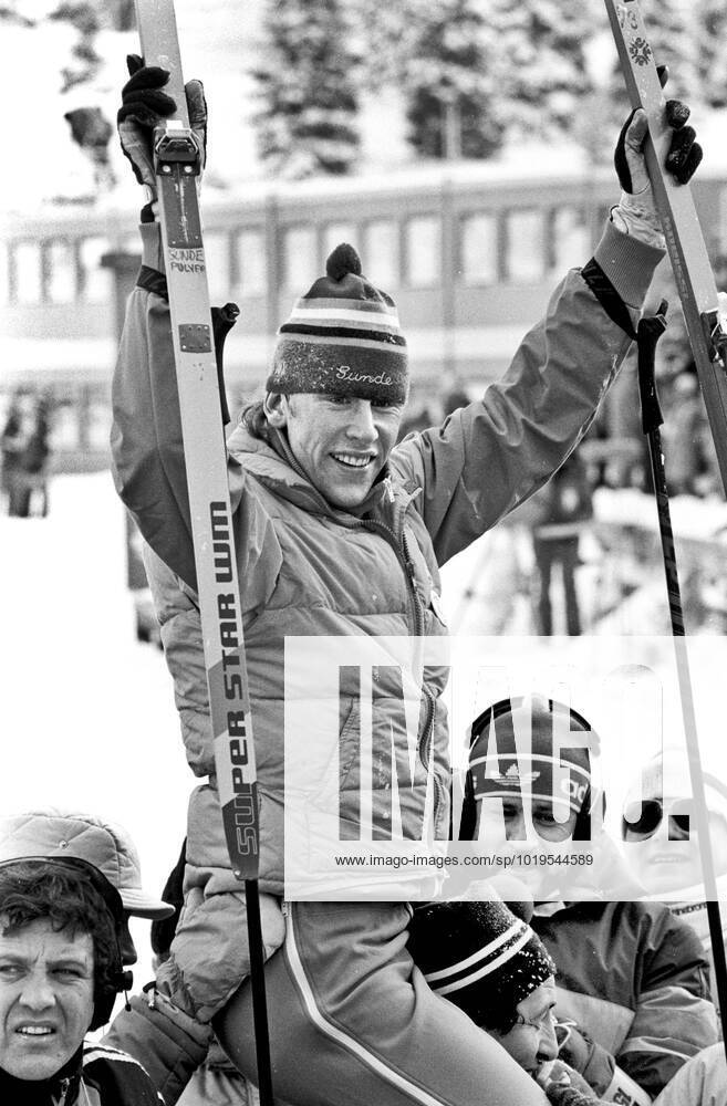 ARKIV 1984-02-13 Den svenska längdskidakaren Gunde Svan hyllas i malfallan som segrare i samband med sitt guldlopp pa 15 km längdskidakning vid de olympiska vinterspelen i Sarajevo, Jugoslavien 13:e februari 1984. Sarajevo Bosnia-Hercegovina