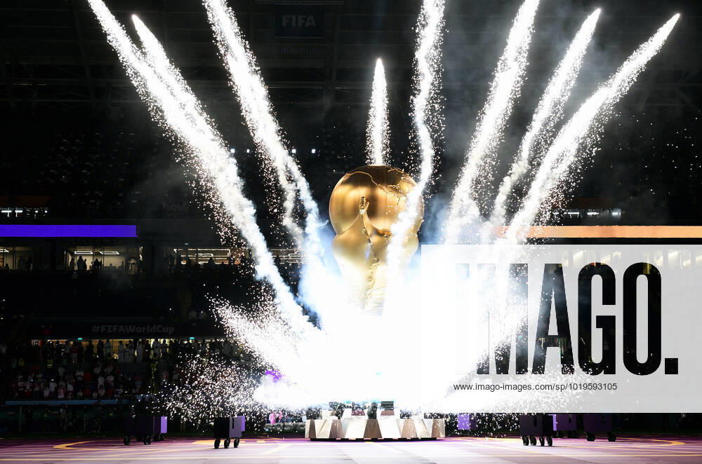 Fussball, Weltmeisterschaft, 2022, Herren, Qatar, Gruppe C, 1. Spieltag, Stadium 974: Mexico - Polen 0:0; Eröffnungszeremonie mit Feuerwerk und Weltmeister Pokal. Feature, Symbol, Symbolbild, FIFA REGULATIONS PROHIBIT ANY USE OF PHOTOGRAPHS AS IMAGE SEQUENCES AND OR QUASI-VIDEO
