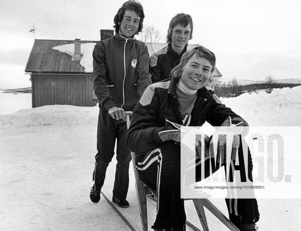 Tärnaby 1974-02-28 Ingemar Stenmark, 17-aringen fran Tärnaby, visade vid World Cup i Voss i Norge pa lördagen att han definitivt tillhör världseliten i storslalom. Bilden visar Ingemar (tv) tillsammans med sina klubbkompisar hemma i Tärnaby, Stig Strand och Thomas Ringbrant (sittande). De här tre utgör världens bästa bylag. DN har besökt trion i hemmamiljön. Tärnaby Sverige