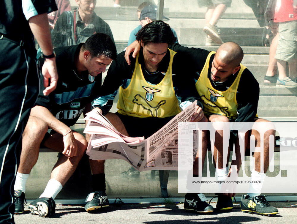 VARBERG. GOTTARDI, INZAGHI OCH VERON, SPELARE I LAZIO, STUDERAR RYKTESFLORAN I GAZZETTAN. FOTO TOMMY HOLL CODE: 7003