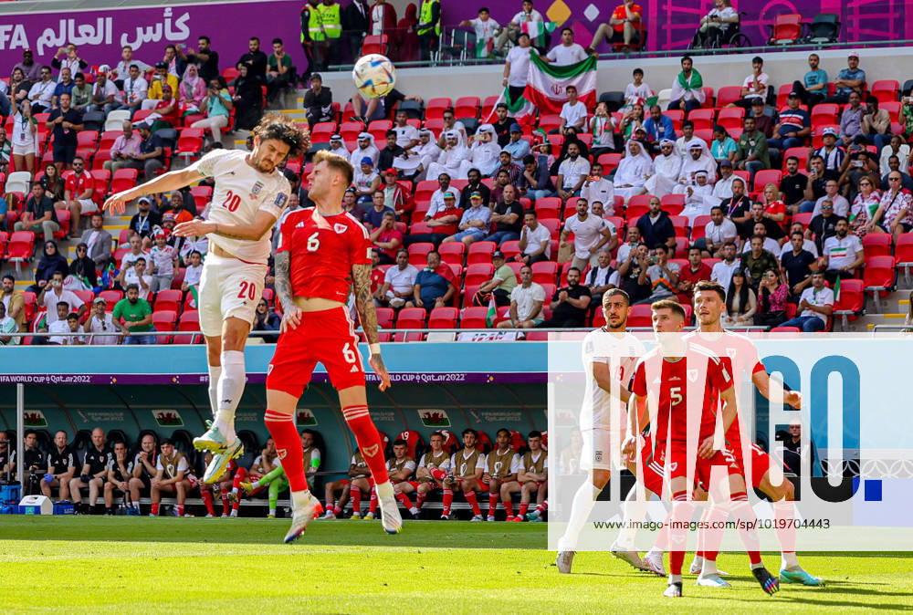 Wales v Iran 2022 FIFA World Cup, WM, Weltmeisterschaft, Fussball 25 11 2022. Match 17 Sardar Azmoun (20) of Iran heads towards goal during the 2022 Fifa World Cup match between Wales and Iran at Ahmad bin Ali Stadium, Al Rayyan, Qatar on 25 November 2022. Editorial use only ,