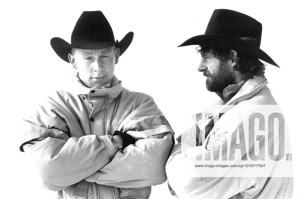 OS 1988 i Calgary. Längdskidor, herrar. T. v. Gunde Svan och Thomas Wassberg, längdskidakare Sverige. Vinter-OS. Huvudbonader stetsonhatt hatt 1988-02-12 (c) JOHANSSON BOSSE Aftonbladet IBL Bildbyra * * * EXPRESSEN OUT * * * AFTONBLADET 4226 svenska kändisar