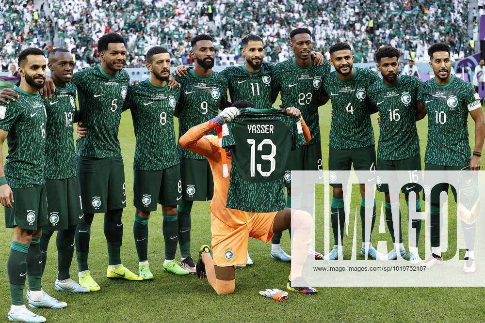 KW47 DOHA - (LR) Mohammed Al Burayk of Saudi Arabia, Saud Abdulhamid of Saudi Arabia, Mohammed Al Burayk of Saudi Arabia, Abdulelah Al Malki of Saudi Arabia., Firas Al Buraikan of Saudi Arabia, Saleh Al Shehri of Saudi -Arabia, Mohamed Kanno of Saudi Arabia, Abdulelah Al Amri of Saudi Arabia, Sami Al Najei of Saudi Arabia, Salem Al-Dawsari of Saudi Arabia show a shirt for Yasir Al Shahrani of Saudi Arabia during the FIFA World Cup, WM, Weltmeisterschaft, Fussball Qatar 2022 Group C match between Poland and Saudi Arabia at the Education City Stadium on November 26, 2022 in Doha, Qatar. AP Dutch Height MAURICE OF STONE FIFA World Cup Qatar 2022 2022 ANPxSportx xMauricexvanxSteenxWKxIVx