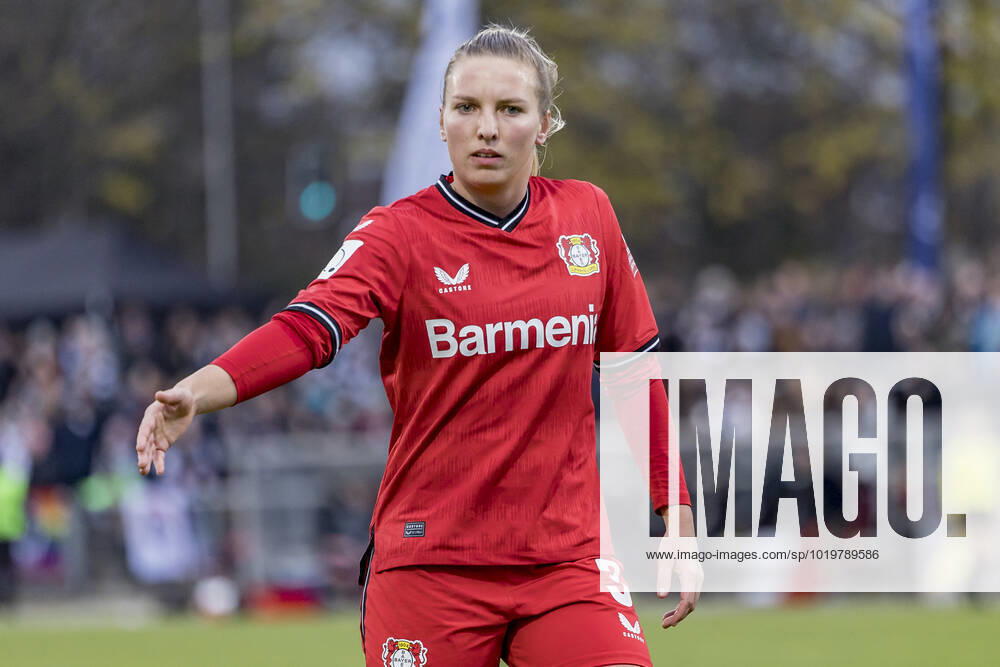 Flyeralarm Frauen Bundesliga: Eintracht Frankfurt - Bayer Leverkusen, Stadion am Brentanobad, Frankfurt, 26.11.2022 Melissa Friedrich (Bayer Leverkusen 3), Eintracht Frankfurt - Bayer Leverkusen, Frankfurt, Stadion am Brentanobad