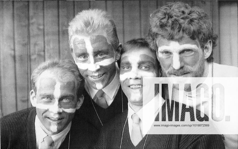 OS 1988 i Calgary. Längdskidor. Fr. v. Jan Ottosson, Gunde Svan, Torgny Mogren och Thomas Wassberg, längdskidakare Sverige sminkade, ansiktsmalning gul bla 1988-02-22 (c) ANDERSSON URBAN Aftonbladet IBL Bildbyra * * * EXPRESSEN OUT * * * AFTONBLADET 4216 svenska kändisar