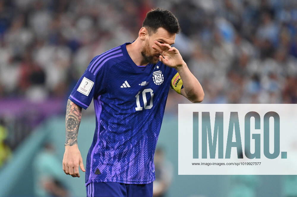 Lionel MESSI (ARG), Enttaeuschung,Frust,enttaeuscht, frustriert,niedergeschlagen, Aktion,Einzelbild,angeschnittenes Einzelmotiv,Halbfigur,halbe Figur. Spiel 39,Gruppe C Polen PO) - Argentinien (ARG) am 30.11.2022, Stadium 974 Fussball Weltmeisterschaft 20122 in Katar vom 20.11.