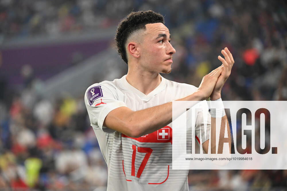 Fussball, Herren, Saison 2022 23, WM in Katar, Gruppe G (3. Spieltag), Serbien - Schweiz im Stadium 974 in Doha, Ruben Vargas (Schweiz, 17) gestikuliert , 02.12. 2022,
