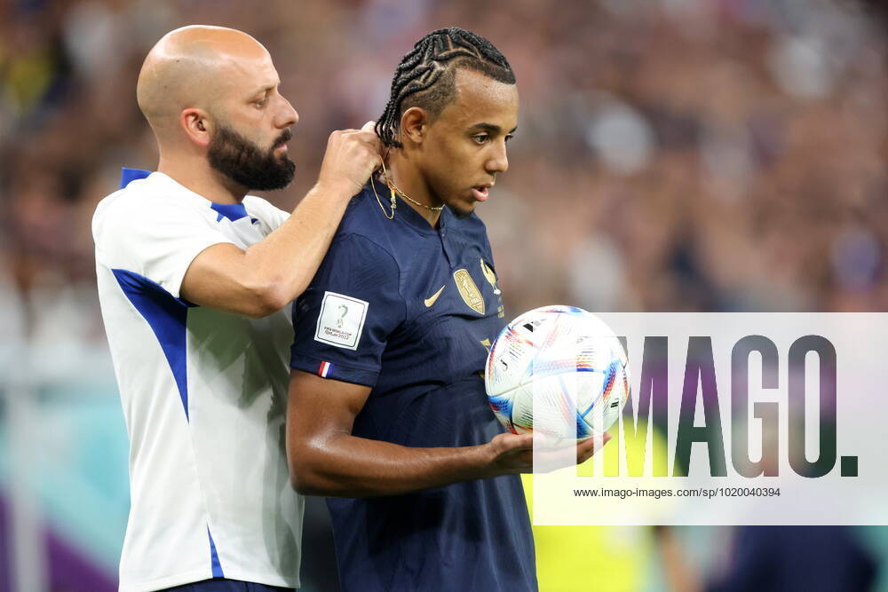 DOHA 04.12.2022 MISTRZOSTWA SWIATA W PILCE NOZNEJ 2022 1 8 FINALU MECZ: FRANCJA - POLSKA --- 2022 FIFA World Cup, WM, Weltmeisterschaft, Fussball ROUND OF SIXTEEN MATCH: FRANCE - POLAND GUILLAUME VASSOUT JULES KOUNDE FOT. PIOTR KUCZA FOTOPYK NEWSPIX.PL --- Newspix.pl POLAND OUT! 221204PYK0135