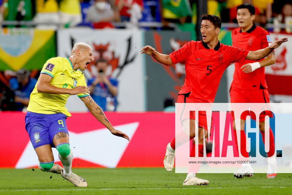 DOHA, 05-12-2022, Stadium , World Cup 2022 in Qatar , Round of 16, game between Brazil and South Korea, South Korea player Wooyoung Jung fouling Brazil player Richarlison Brazil - South Korea x19453197x