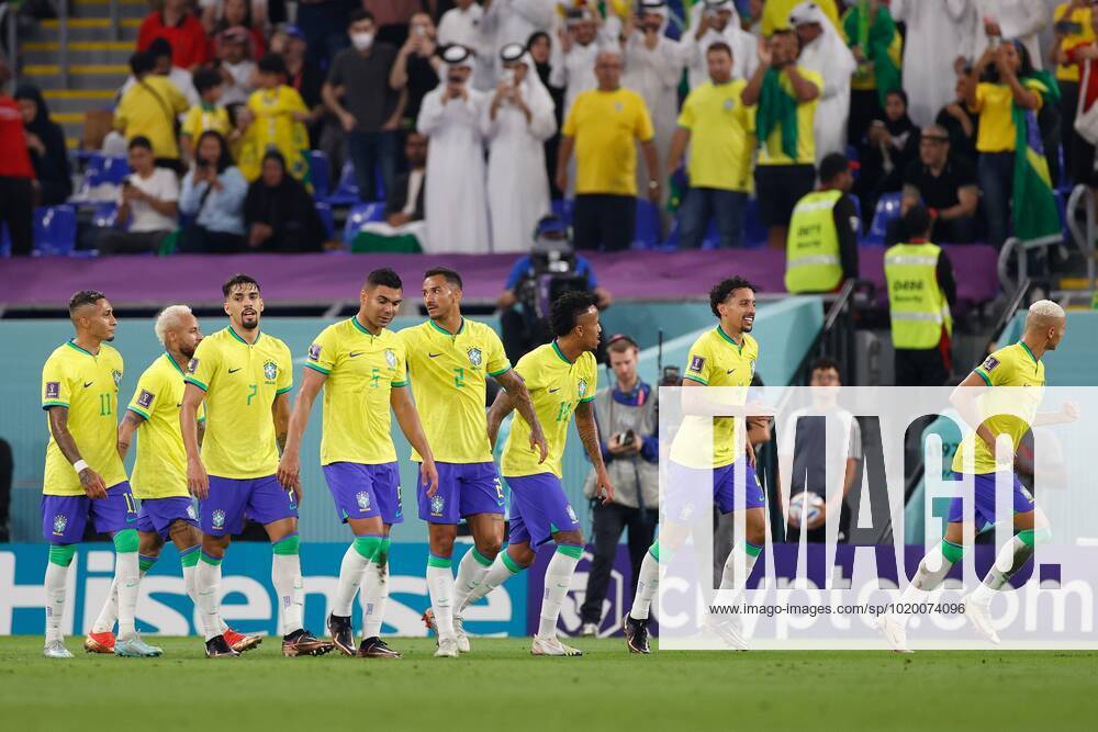 DOHA, 05-12-2022, Stadium , World Cup 2022 in Qatar , Round of 16, game between Brazil and South Korea, Brazil players celebrating the 3-0 from Richarlison (right) Brazil - South Korea x19453255x