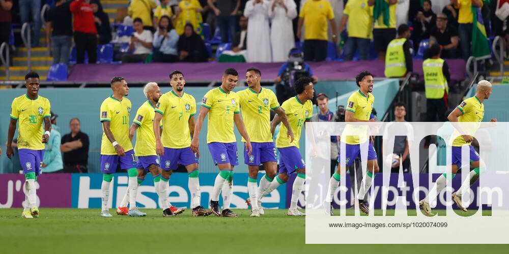DOHA, 05-12-2022, Stadium , World Cup 2022 in Qatar , Round of 16, game between Brazil and South Korea, Brazil players celebrating the 3-0 from Richarlison (right) Brazil - South Korea x19453256x
